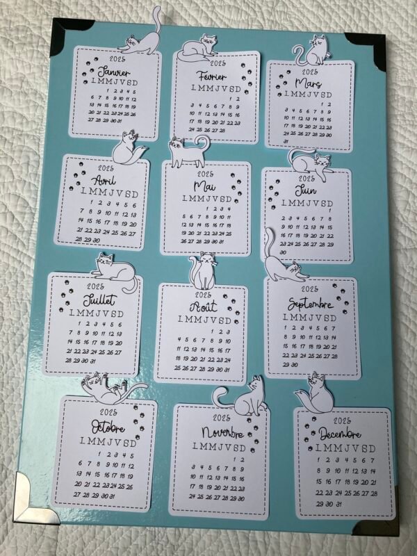Calendrier 2025 Chats blancs. – Image 2