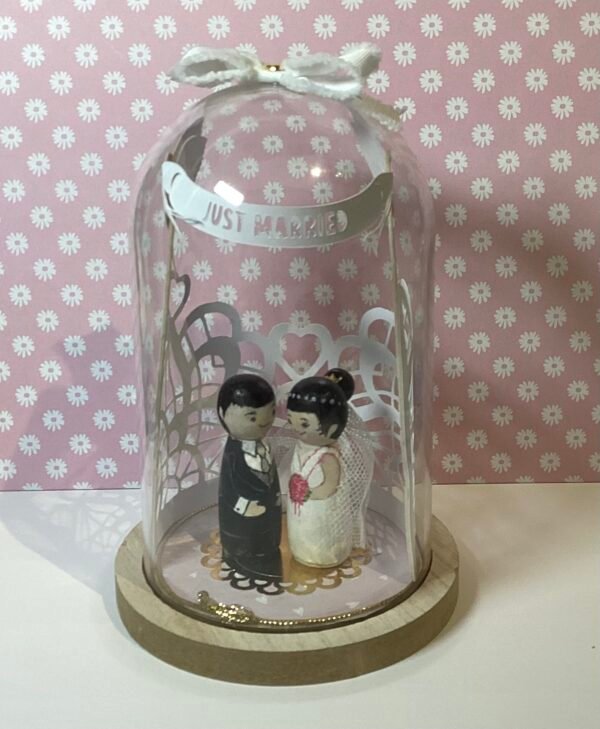 Cloche « les mariés » personnalisée . – Image 2