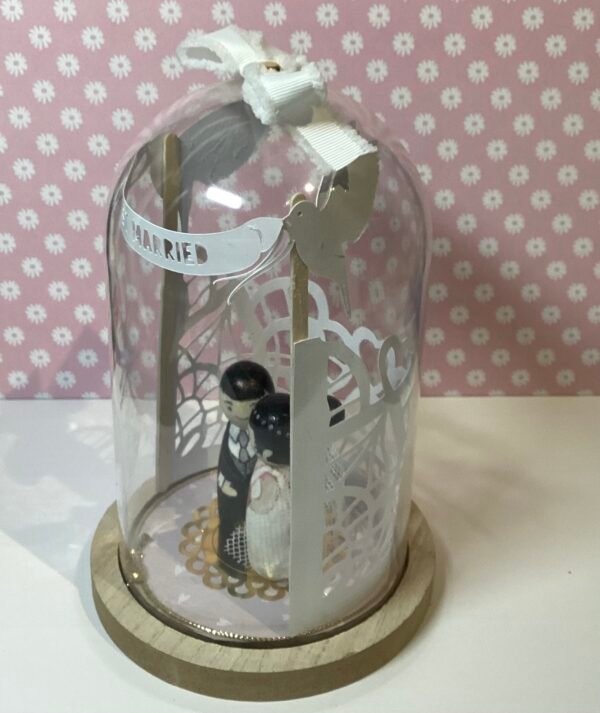 Cloche « les mariés » personnalisée . – Image 3