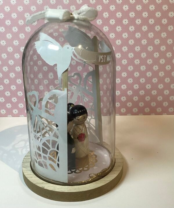 Cloche « les mariés » personnalisée . – Image 4