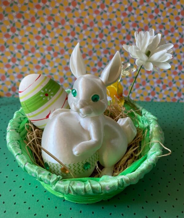 Lapin de Pâques et son oeuf